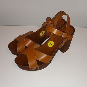 Mariella platform clog sandals